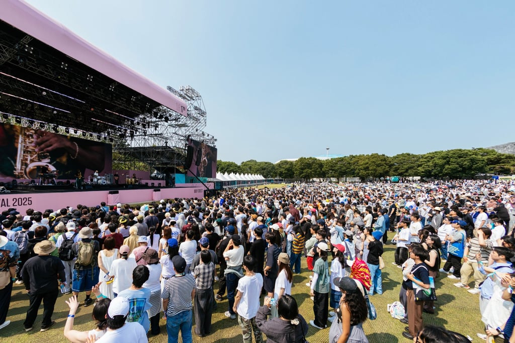 The audience braves the summer heat to watch the Yussef Dayes Experience on the main stage at the 2025 Seoul Jazz Festival. Photo: Seoul Jazz Festival The audience braves the summer heat to watch the Yussef Dayes Experience on the main stage at the 2025 Seoul Jazz Festival. Photo: Seoul Jazz Festival