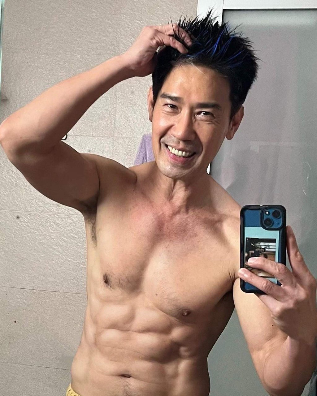 Being strict with himself as a young man helped Chen to develop a carved body with well -defined abs - which he maintains to date. Photo: Instagram / Edmundchen.sg Being strict with himself as a young man helped Chen to develop a carved body with well -defined abs - which he maintains to date. Photo: Instagram / Edmundchen.sg