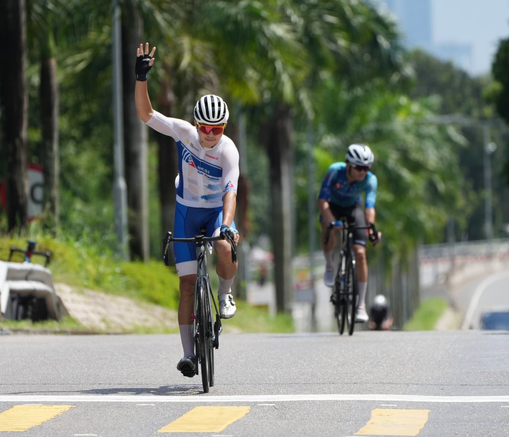 Ng Pak-hang (left) celebrates after winning the 120km men’s road race. Photo: Sam Tsang