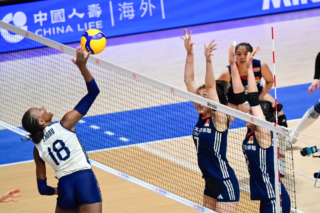 Italy’s Paola Ogechi Egonu (left) jumps at the net against China. Photo: Xinhua