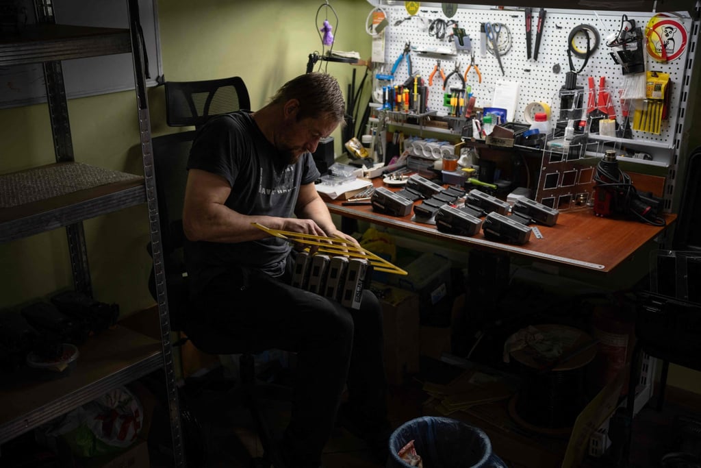 A soldier from the drone battalion of the 225th Ukrainian Separate Assault Regiment assembles modified drone components in an undisclosed location on June 12. Photo: AFP A soldier from the drone battalion of the 225th Ukrainian Separate Assault Regiment assembles modified drone components in an undisclosed location on June 12. Photo: AFP