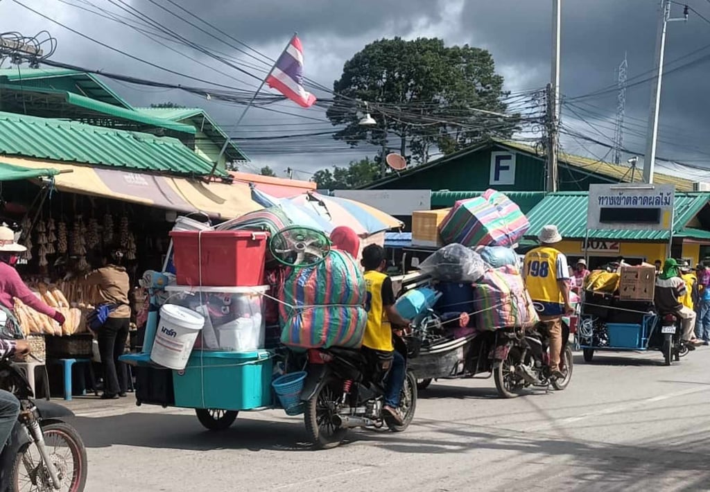 Traders including from Cambodia gather at the Ban Laem border area in Thailand’s Chanthaburi province. Photo: Loeung Sophon Traders including from Cambodia gather at the Ban Laem border area in Thailand’s Chanthaburi province. Photo: Loeung Sophon