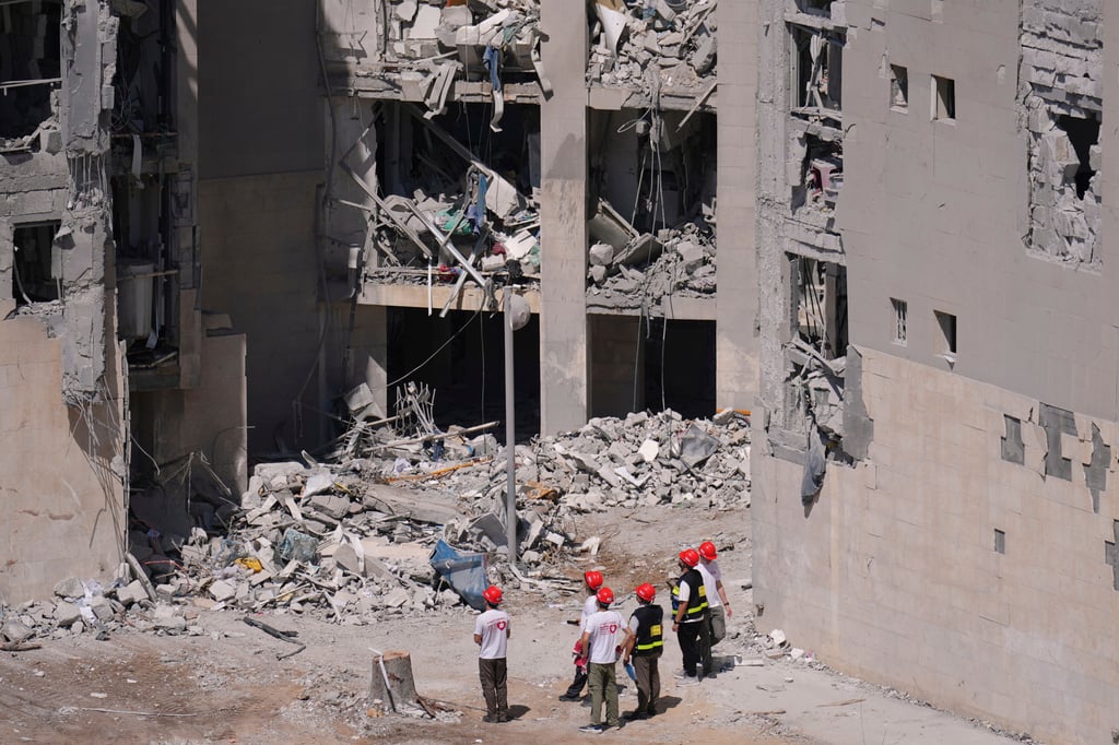 Israel’s official surveyors and volunteers check a damaged residential building a day after a direct missile strike, launched from Iran, following the announcement of a ceasefire, in Beersheba, Israel, on Wednesday. Photo: AP Israel’s official surveyors and volunteers check a damaged residential building a day after a direct missile strike, launched from Iran, following the announcement of a ceasefire, in Beersheba, Israel, on Wednesday. Photo: AP