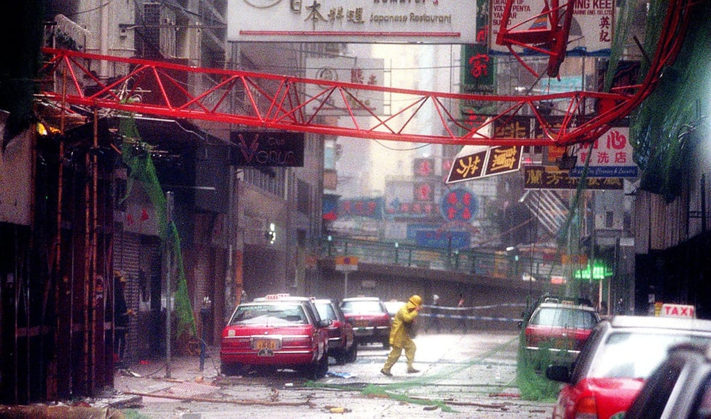 The boom of a crane on a building came crashing down onto Jaffe Road, Wan Chai, from 30 storeys up after it was felled when Typhoon York hit Hong Kong in September 1999. Photo: SCMP Archives