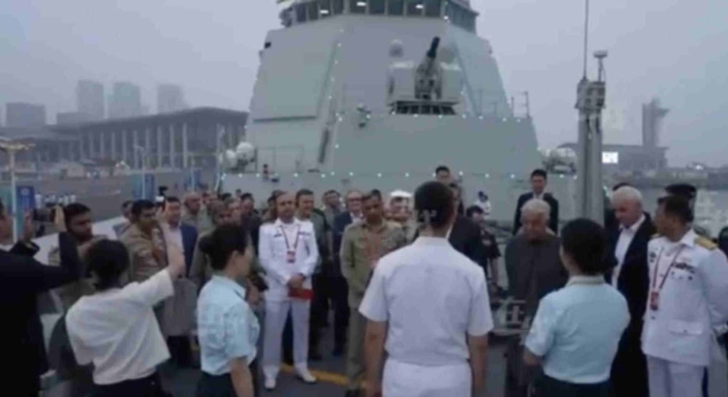 Defence ministers and officials attended a reception on China’s Kaifeng destroyer on Wednesday. Photo: CCTV Defence ministers and officials attended a reception on China’s Kaifeng destroyer on Wednesday. Photo: CCTV