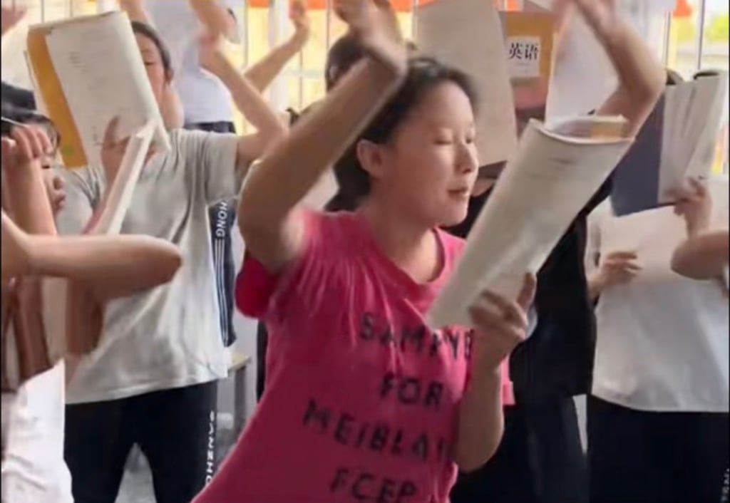 One pupil said on social media that the “passionate morning reading method” ruined her voice. Photo: QQ.com