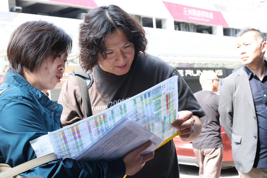 Property buyers for China Vanke’s Le Mont residential project in Tai Po at the project’s sales office in Cheung Sha Wan on Photo: Nora Tam Property buyers for China Vanke’s Le Mont residential project in Tai Po at the project’s sales office in Cheung Sha Wan on Photo: Nora Tam