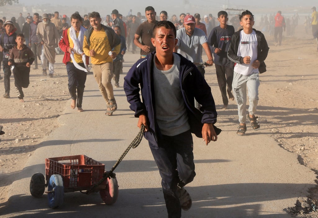 Palestinians run to collect supplies from the US-backed Gaza Humanitarian Foundation in Khan Younis in May. Photo: Reuters