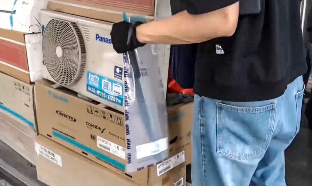 A 40cm butcher knife was discovered in the hotel where the suspect was found by police. Photo: Cable TV News A 40cm butcher knife was discovered in the hotel where the suspect was found by police. Photo: Cable TV News