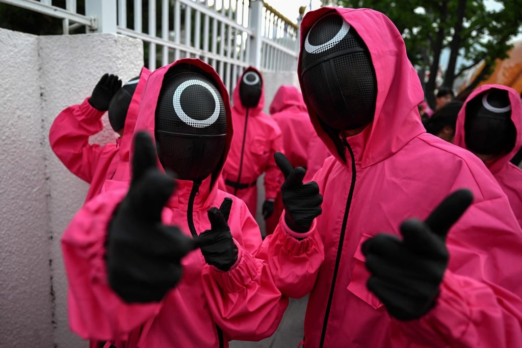Performers dressed as the pink guards from “Squid Game” take part in a parade in Seoul on Saturday celebrating the final season of the Netflix series. Photo: AFP Performers dressed as the pink guards from “Squid Game” take part in a parade in Seoul on Saturday celebrating the final season of the Netflix series. Photo: AFP