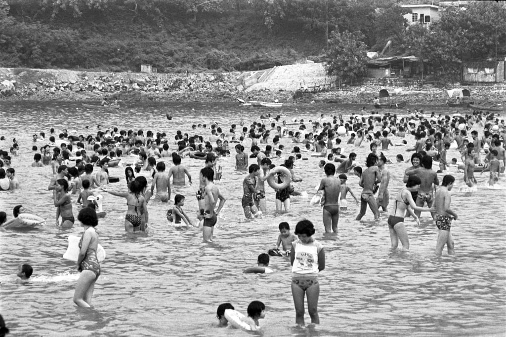 It’s standing room only as crowds cool off in the summer of 1977. Photo: SCMP Archives It’s standing room only as crowds cool off in the summer of 1977. Photo: SCMP Archives