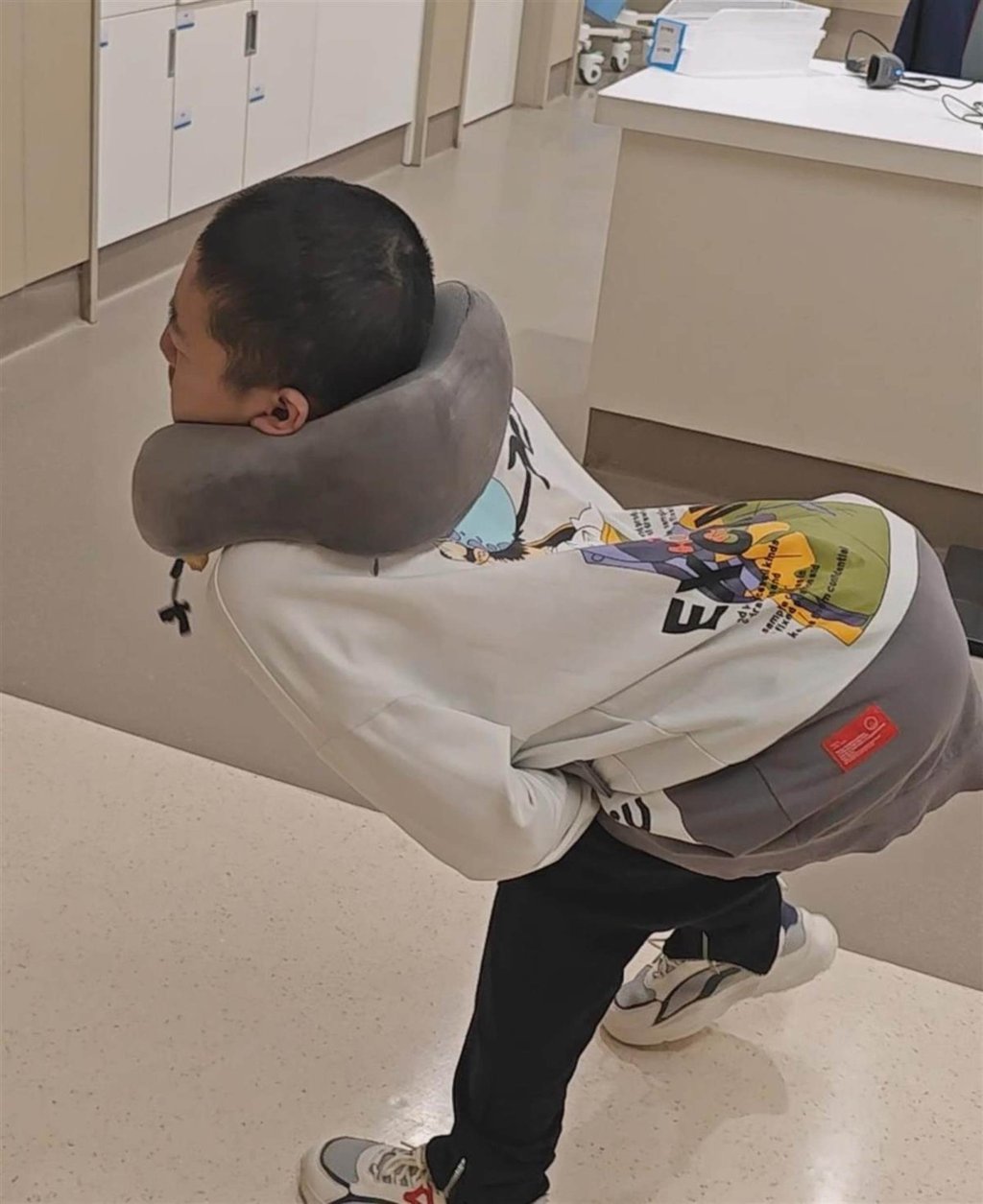 Jiang Yanchen, 21, has battled a form of arthritis that causes severe inflammation in the joints and ligaments of his spine since his primary school years. Photo: cnhubei.com Jiang Yanchen, 21, has battled a form of arthritis that causes severe inflammation in the joints and ligaments of his spine since his primary school years. Photo: cnhubei.com