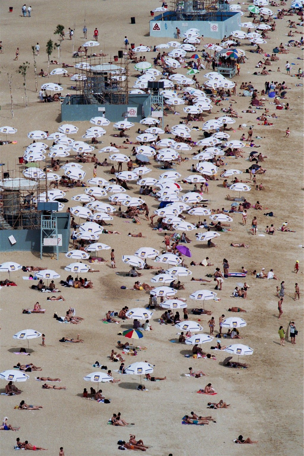 A sunny Hong Kong Sunday in June 1994 sees beachgoers pack the foreshore to soak up the rays. Photo: SCMP Archives A sunny Hong Kong Sunday in June 1994 sees beachgoers pack the foreshore to soak up the rays. Photo: SCMP Archives
