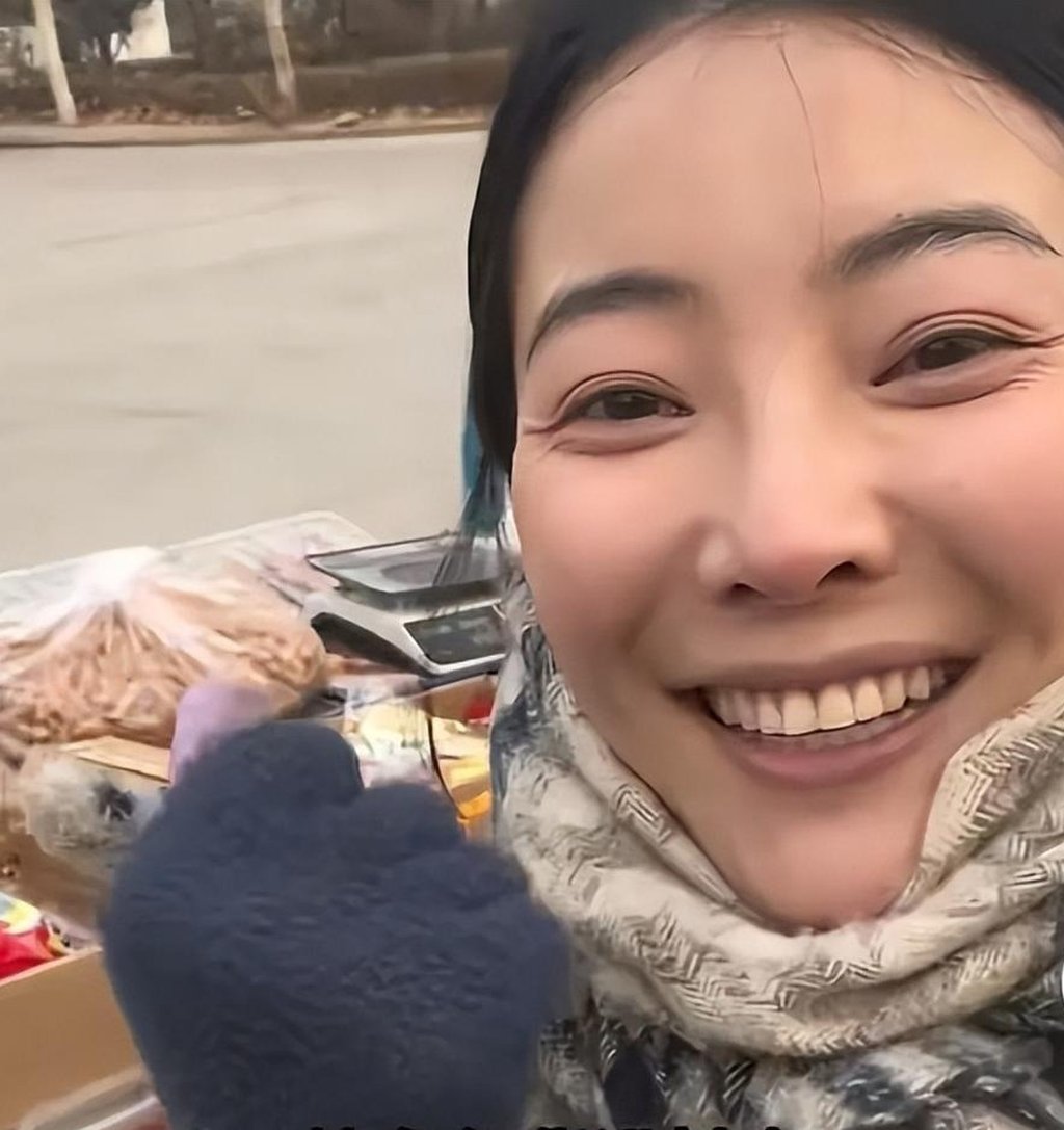 Li Yayun sells dried food on the street and very often gives discounts to elderly villagers. Photo: handout Li Yayun sells dried food on the street and very often gives discounts to elderly villagers. Photo: handout