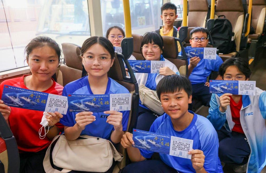 Students on their way to visit the Shandong and its fleet. Photo: Dickson Lee