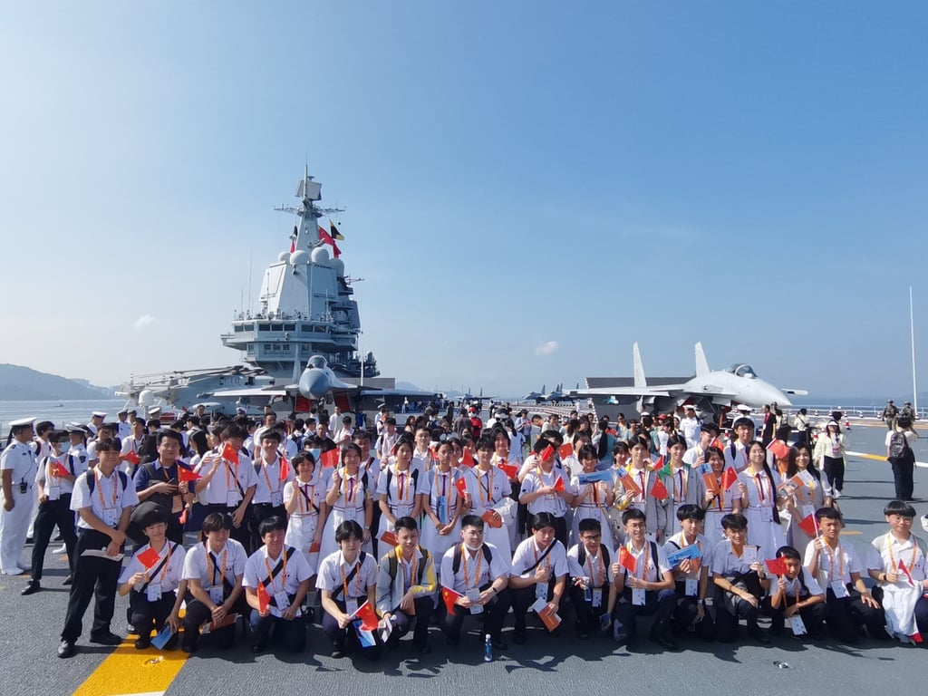 Students pose for a group photo during their visit to the Shandong on Friday. Photo: Xinhua Students pose for a group photo during their visit to the Shandong on Friday. Photo: Xinhua