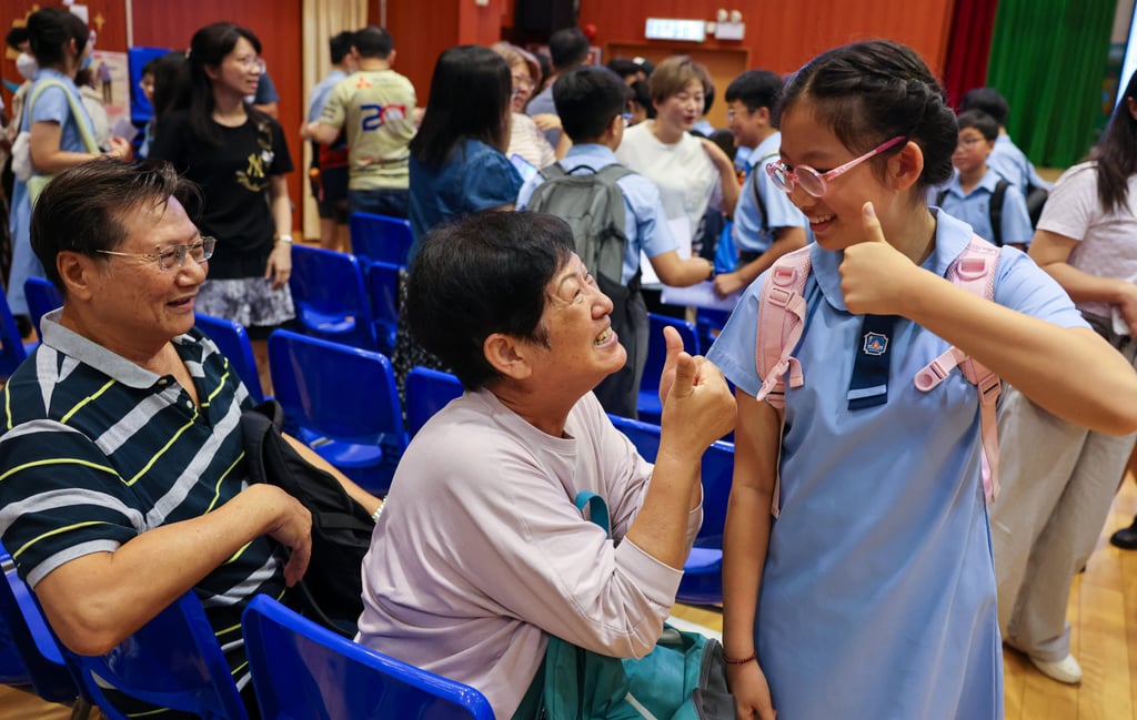 A Primary Six pupil at Yaumati Catholic Primary School (Hoi Wang Road) gives her loved ones the thumbs up sign. Photo: Nora Tam A Primary Six pupil at Yaumati Catholic Primary School (Hoi Wang Road) gives her loved ones the thumbs up sign. Photo: Nora Tam