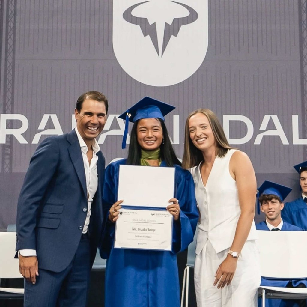Alexandra Eala graduated from the Rafa Nadal Academy in 2023. Her diploma was handed to her by Nadal himself, and Iga Świątek delivered a graduation speech. Photo: @rafanadalacademy/Instagram