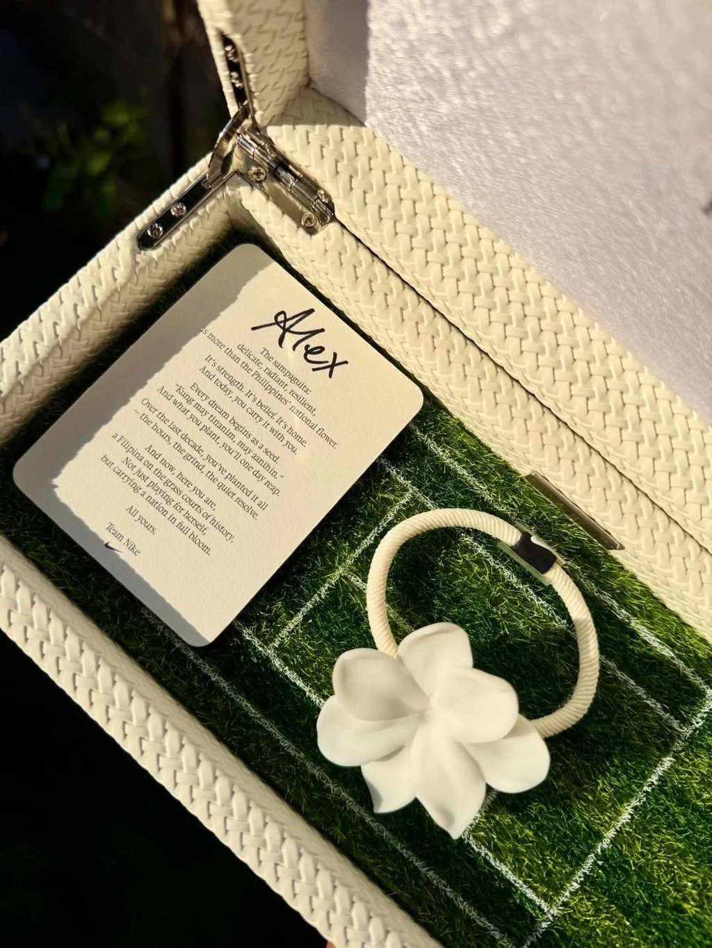 The sampaguita is the national flower of Alexandra Eala’s country, the Philippines. Nike enclosed the hair tie in a tennis court-themed box with a personalised note. Photo: @alex.eala/Instagram