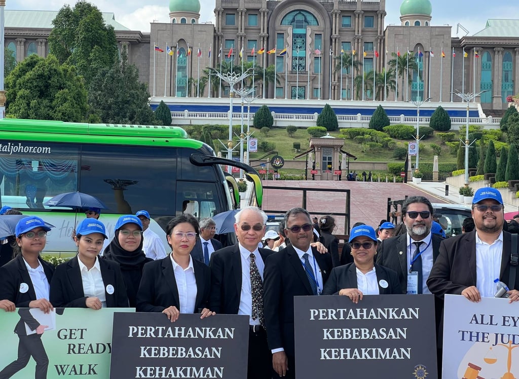 Lawyers gather to protest outside the prime minister’s office in Putrajaya. Photo: Hadi Azmi Lawyers gather to protest outside the prime minister’s office in Putrajaya. Photo: Hadi Azmi