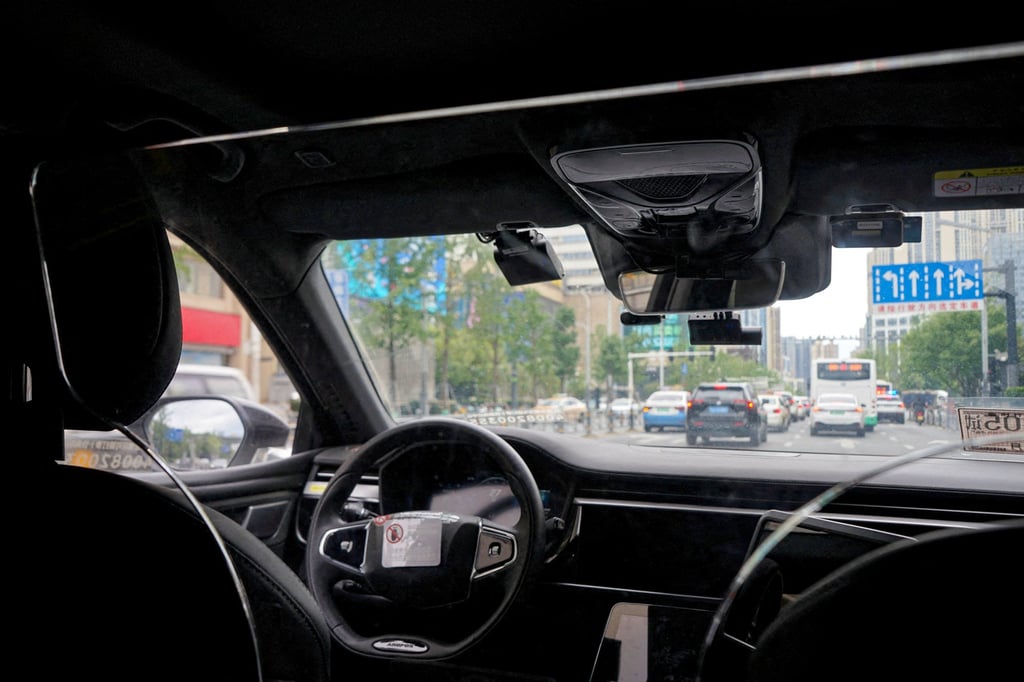 یک درایو Apollo Go Robotaxi در جاده ای در ووهان ، استان هوبی ، در تاریخ 19 ژوئیه 2024. عکس: رویترز یک درایو Apollo Go Robotaxi در جاده ای در ووهان ، استان هوبی ، در تاریخ 19 ژوئیه 2024. عکس: رویترز