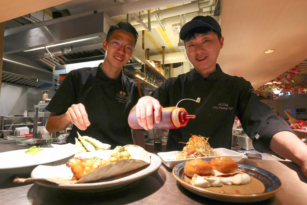 Kyle Lee (left) and Cho Kwang-hyo prepare food during their four-hands collaboration at Honjokko. Photo: Jelly Tse Kyle Lee (left) and Cho Kwang-hyo prepare food during their four-hands collaboration at Honjokko. Photo: Jelly Tse