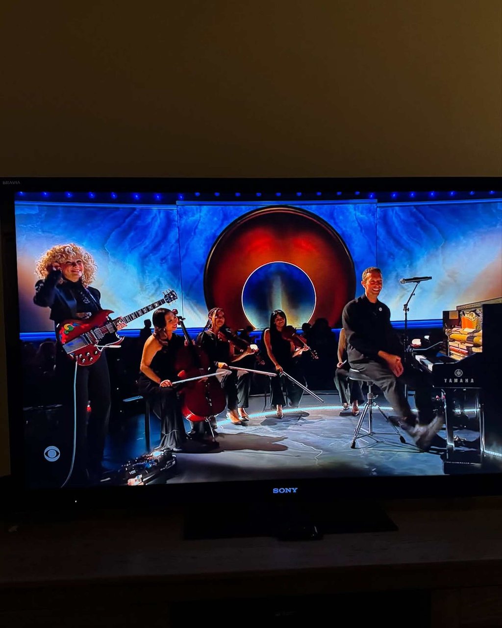 Grace Bowers performing with Coldplay’s Chris Martin at the 2025 Grammys. Photo: @grace__bowers/Instagram