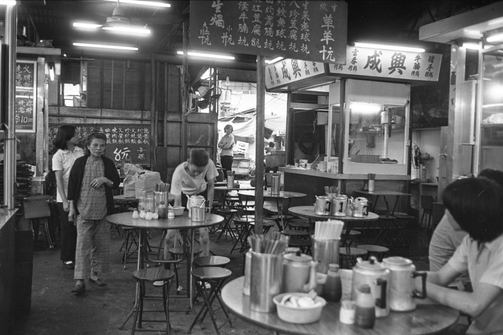 A dai pai dong in Central Market in November 1979. Photo: SCMP Archives A dai pai dong in Central Market in November 1979. Photo: SCMP Archives