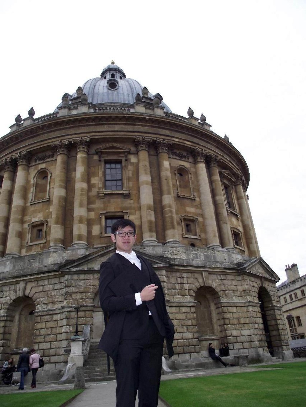 Peter Chan received the HSBC Global Scholarship (formerly known as the HSBC Overseas Scholarship) in 2015, which allowed him to study at the University of Oxford.