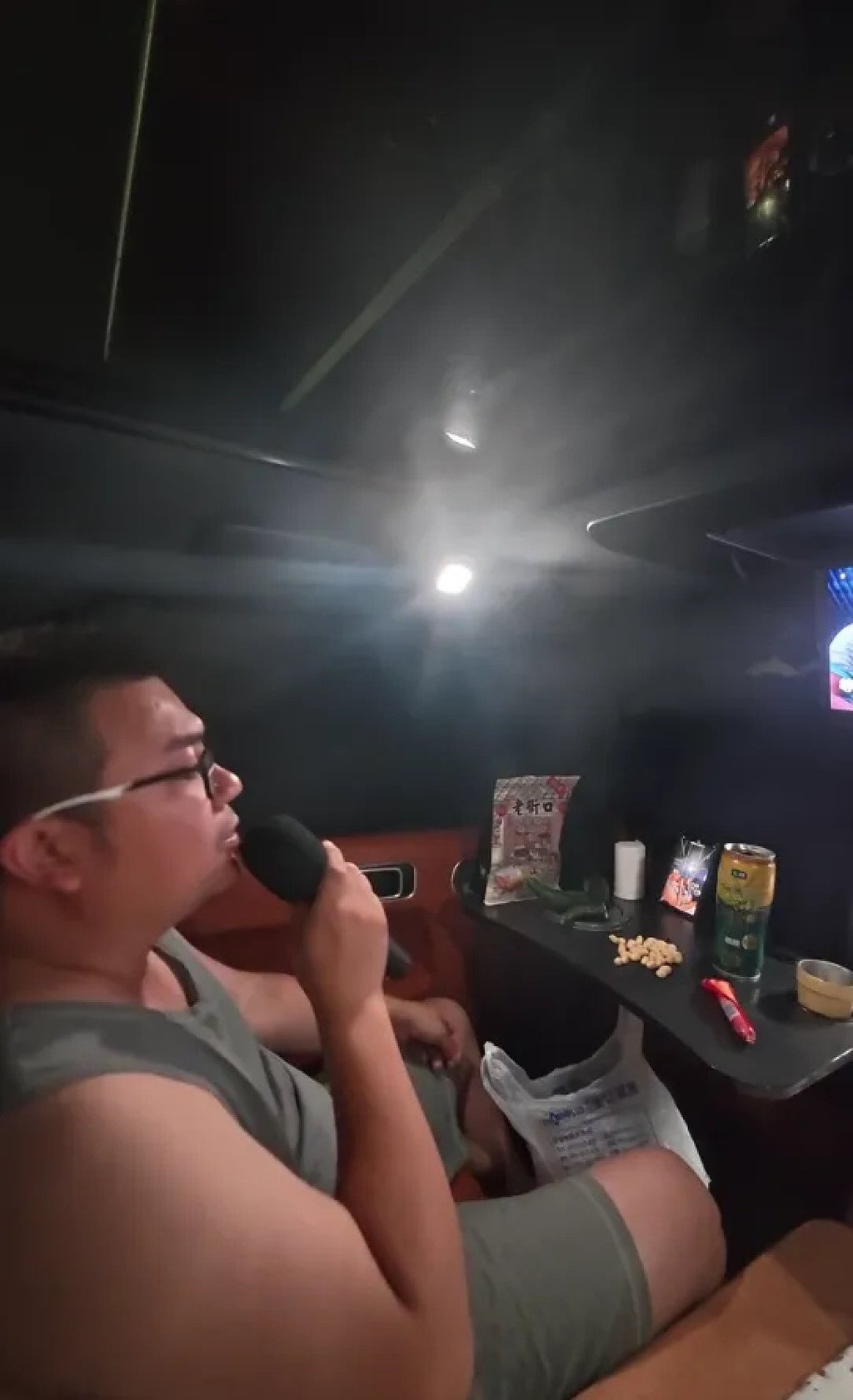 During his leisure time after work, Yin enjoys watching TV, singing karaoke and staying connected with family through phone calls. Photo: Xiaoxiang Morning News