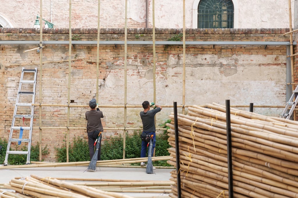 The Venice Biennale of Architecture installation was designed by Beau Architects in collaboration with the Architecture Land Initiative and master scaffolder Choi Wing-kei. Photo: Oliver Law