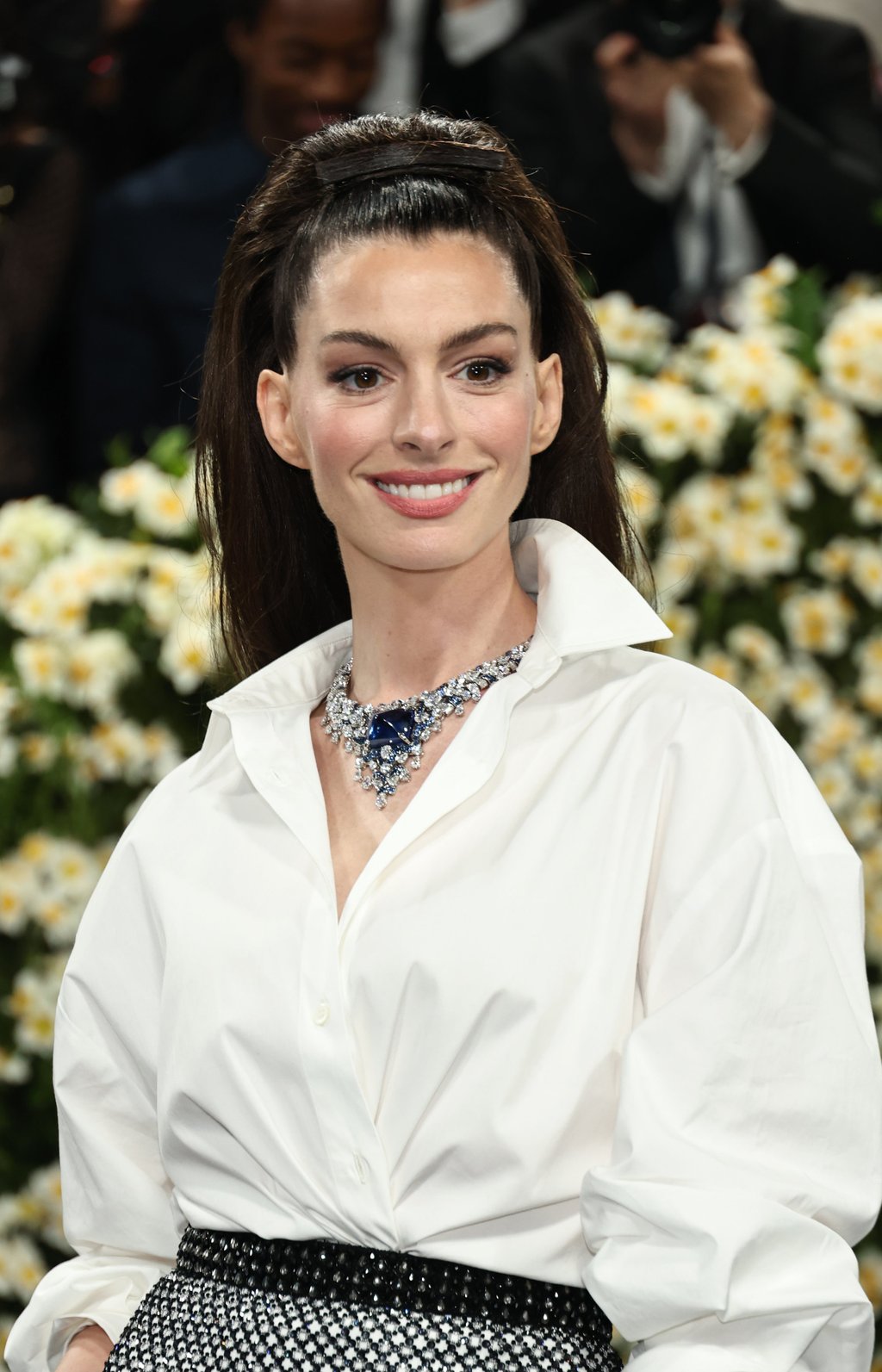 Anne Hathaway wears Bulgari’s Cosmic Vault necklace with its 123.35-carat sapphire, from the Polychroma collection. Photo: Getty Images Anne Hathaway wears Bulgari’s Cosmic Vault necklace with its 123.35-carat sapphire, from the Polychroma collection. Photo: Getty Images
