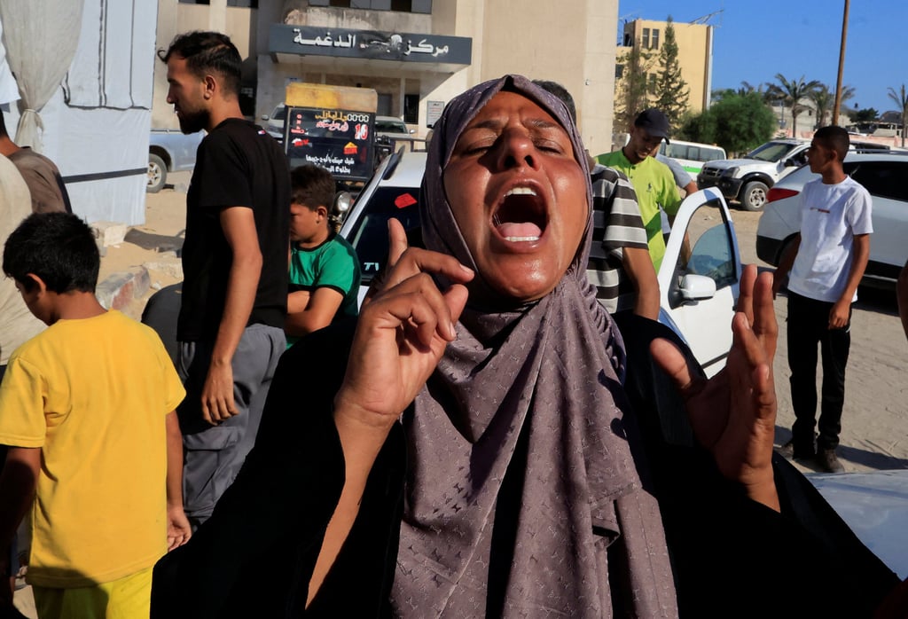 People mourn Palestinians who were killed in an incident on July 16 while seeking aid. Photo: Reuters People mourn Palestinians who were killed in an incident on July 16 while seeking aid. Photo: Reuters