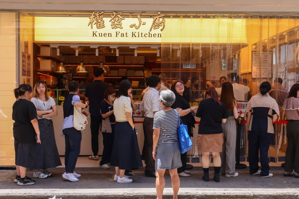 Kuen Fat’s Causeway Bay enjoys a steady line of customers on a workday. Photo: Dickson Lee Kuen Fat’s Causeway Bay enjoys a steady line of customers on a workday. Photo: Dickson Lee
