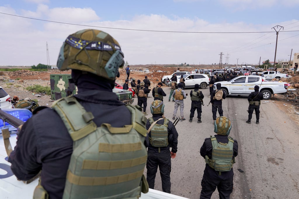 Syrian internal security forces at a checkpoint to prevent Bedouin fighters from advancing towards Sweida. Photo: Reuters Syrian internal security forces at a checkpoint to prevent Bedouin fighters from advancing towards Sweida. Photo: Reuters