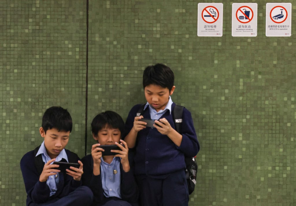 Students absorbed by their mobile phones. Photo: SCMP
