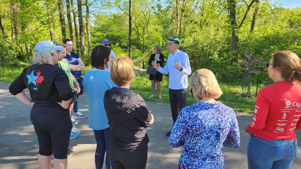 Jeff Galloway introduces a group of runners to his Run-Walk-Run method. Photo: Jeff Galloway