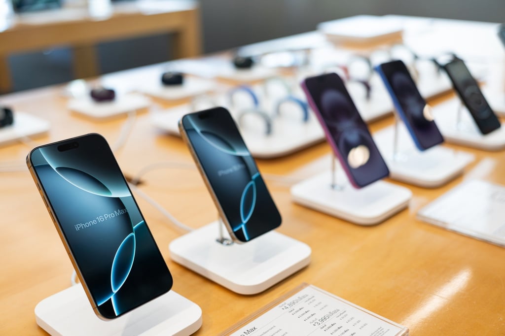 The woman asked each of the men she dated for an iPhone, then sold the gadgets online. Photo: Shutterstock The woman asked each of the men she dated for an iPhone, then sold the gadgets online. Photo: Shutterstock