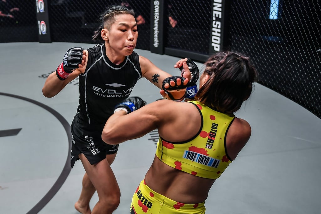 Ayaka Miura (right) lost to China’s Xiong Jingnan in a strawweight title fight in 2022. Photo: ONE Championship