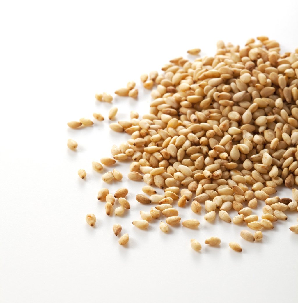 Most people think sesame seeds are either black or white, but they can also be grey or golden. Photo: Shutterstock