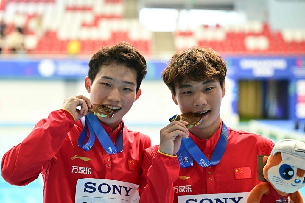 Wang Zongyuan (left) and Zheng Jiuyuan on the podium with their gold medals. Photo: AFP