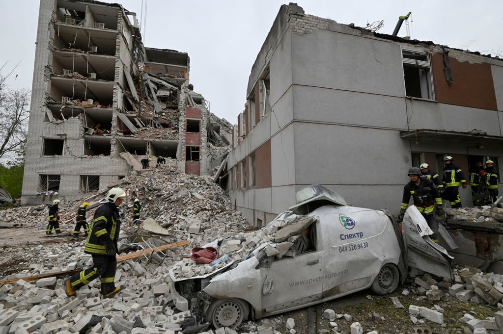 Rescuers are seen at a destroyed building following a missile attack by the Russian army in 2024. Photo: dpa