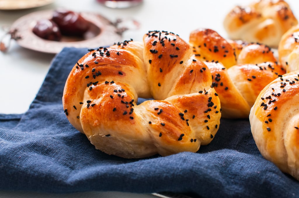 Freshly baked swirl buns with nigella seeds. Photo: Shutterstock