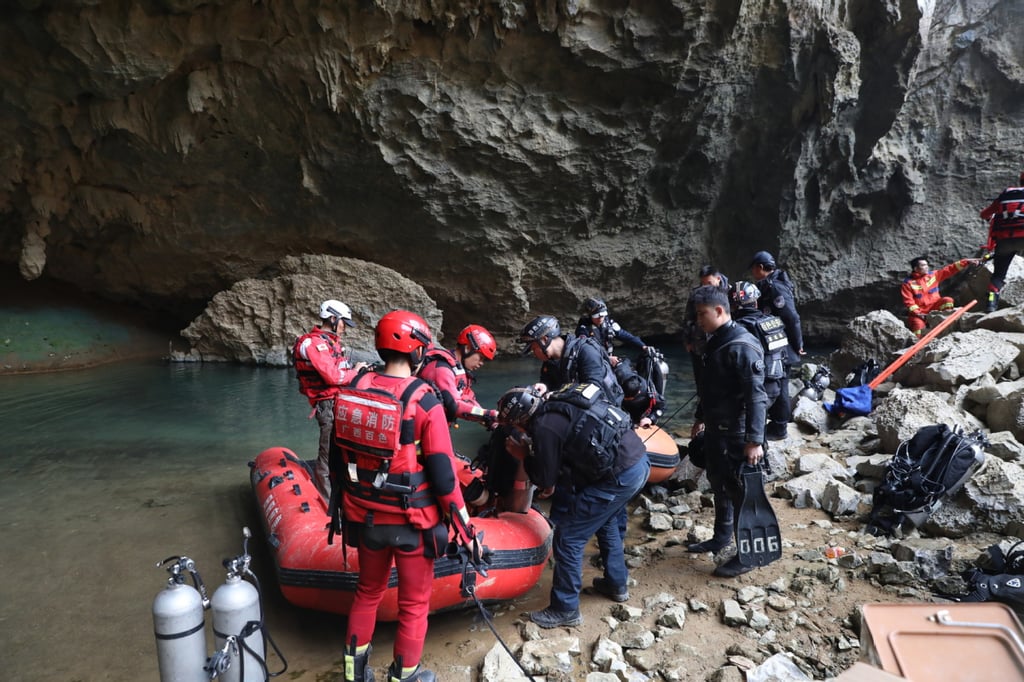 Emergency rescue teams prepare to make a deep dive in search of Wang. Photo: Handout Emergency rescue teams prepare to make a deep dive in search of Wang. Photo: Handout