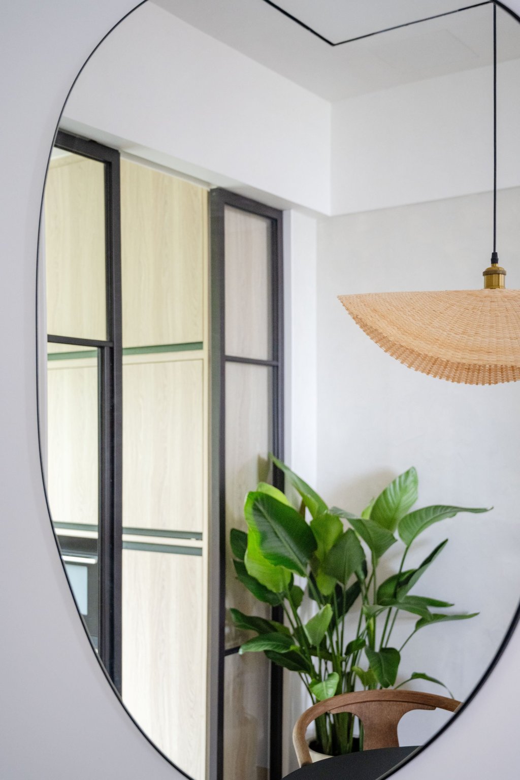 Dining area detail. Photo: Eugene Chan; Styling: Flavia Markovits