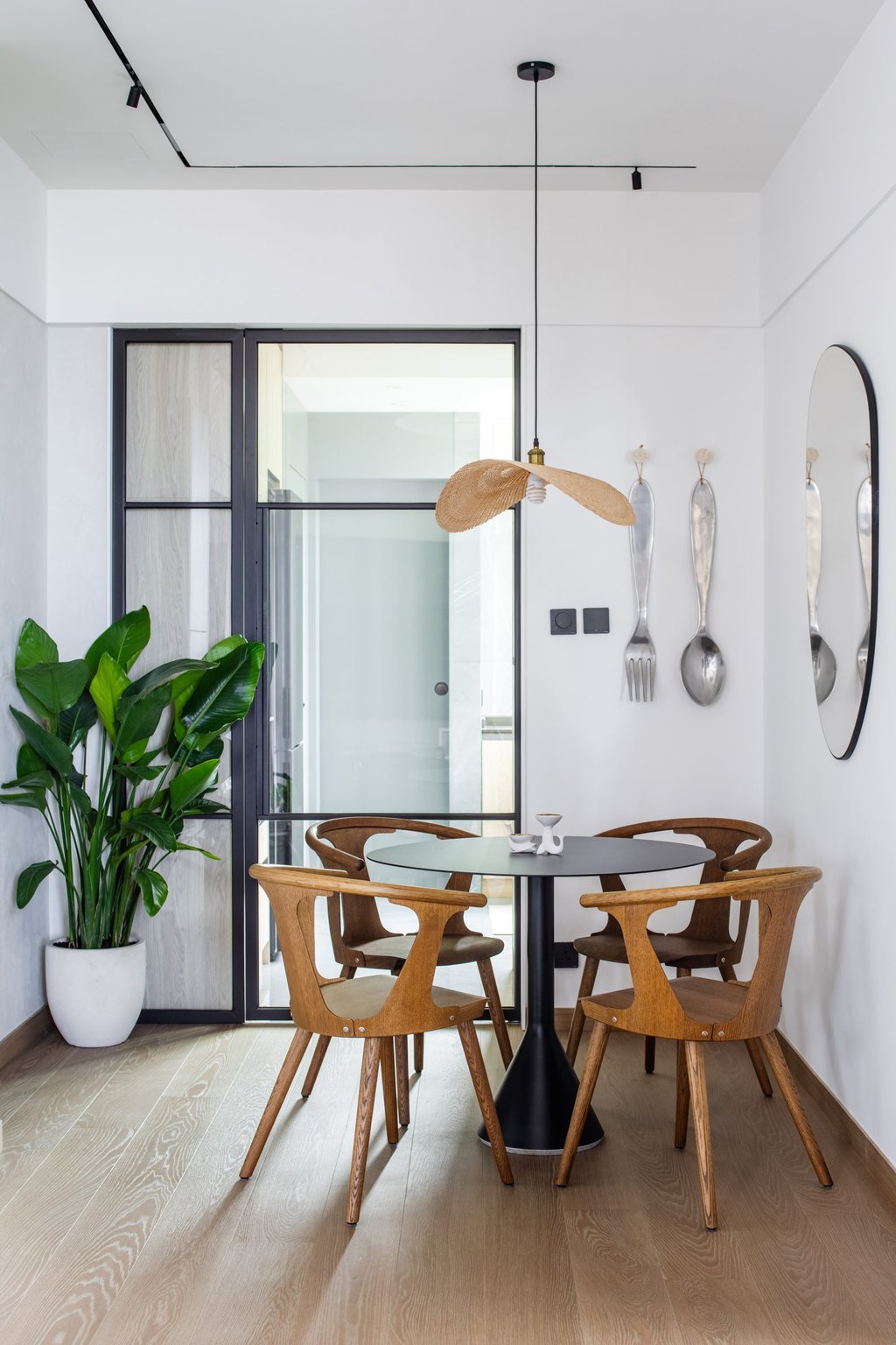 Dining area. Photo: Eugene Chan; Styling: Flavia Markovits