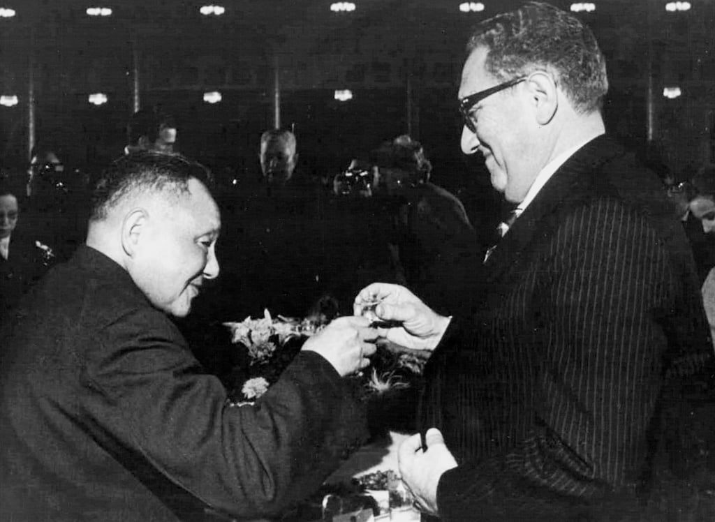 Deng Xiaoping (left) toasts with Henry Kissinger, former US Secretary of State, at a banquet in Beijing in November 1974. Photo: AP Deng Xiaoping (left) toasts with Henry Kissinger, former US Secretary of State, at a banquet in Beijing in November 1974. Photo: AP