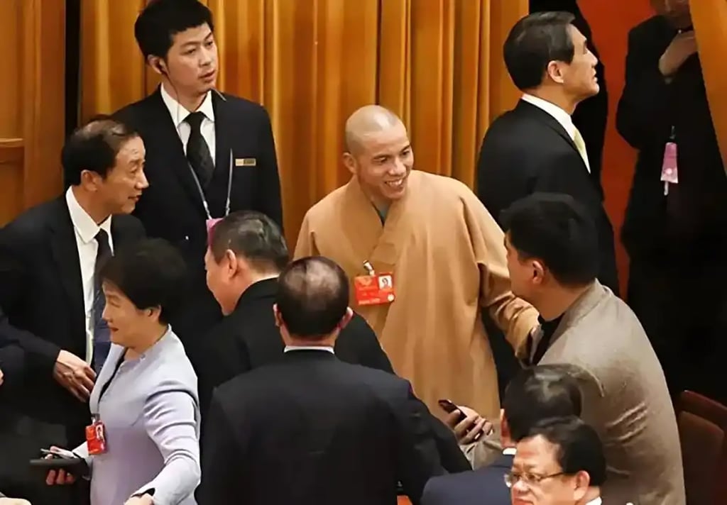 Shi Yinle, in robes, once told delegates at a top Chinese political gathering about his experience harvesting wheat. Photo: Baidu