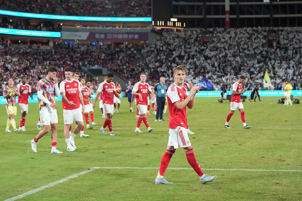 Arsenal captain Martin Odegaard leads his team in thanking the Kai Tak Stadium crowd. Photo: Sam Tsang Arsenal captain Martin Odegaard leads his team in thanking the Kai Tak Stadium crowd. Photo: Sam Tsang