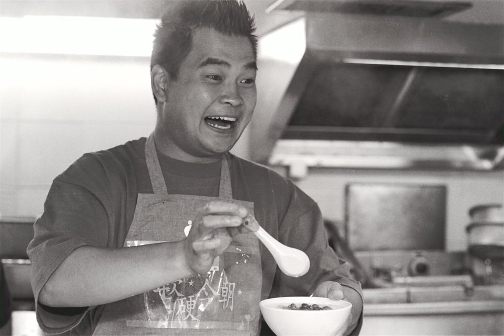 Eric Kot prepares a bowl of congee in 1994 as he promotes a new morning programme for Hong Kong’s Commercial Radio Two. Photo: SCMP Eric Kot prepares a bowl of congee in 1994 as he promotes a new morning programme for Hong Kong’s Commercial Radio Two. Photo: SCMP